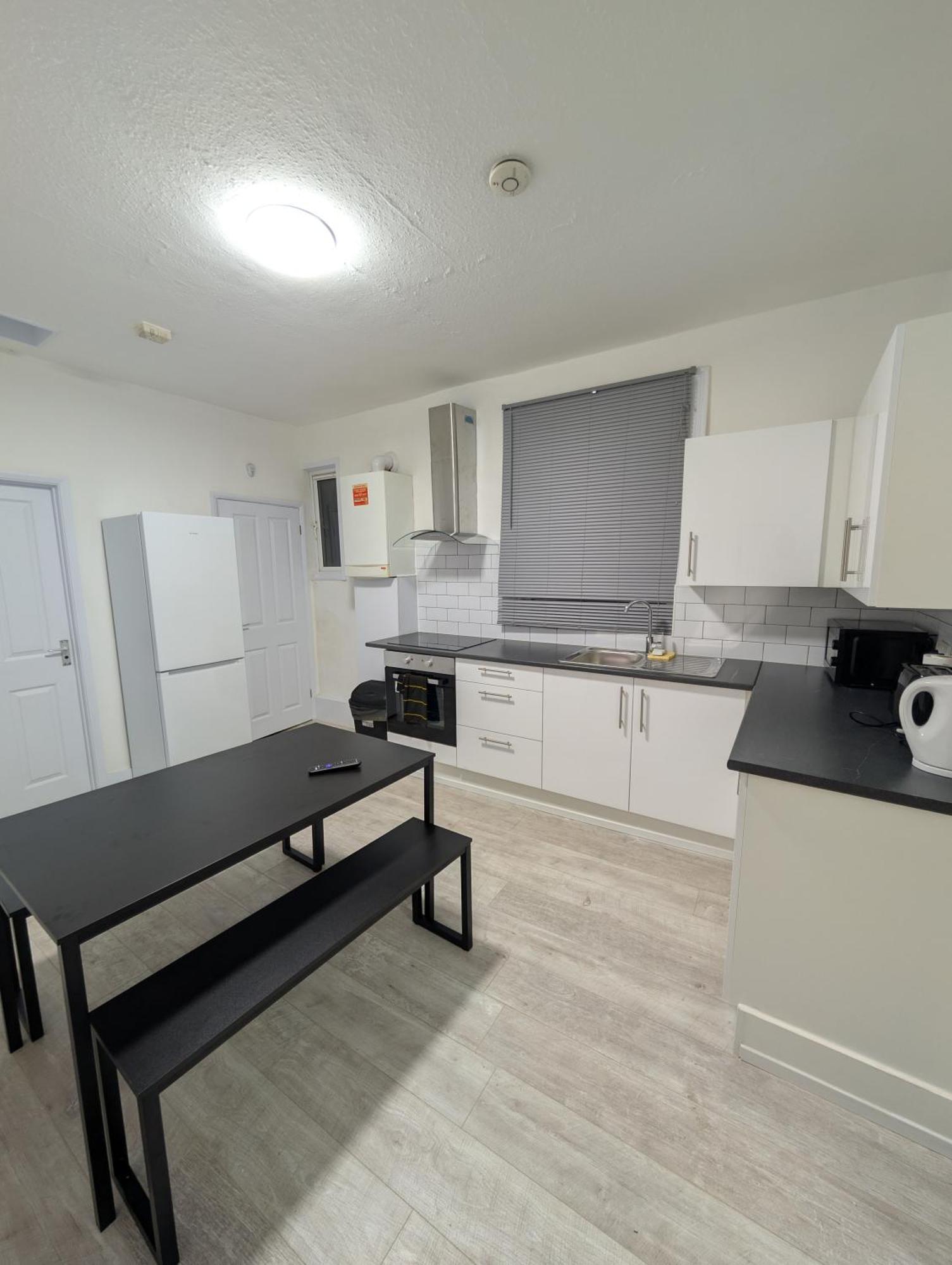 3 Bedroom With Garden Near Tube Station Apartamento *